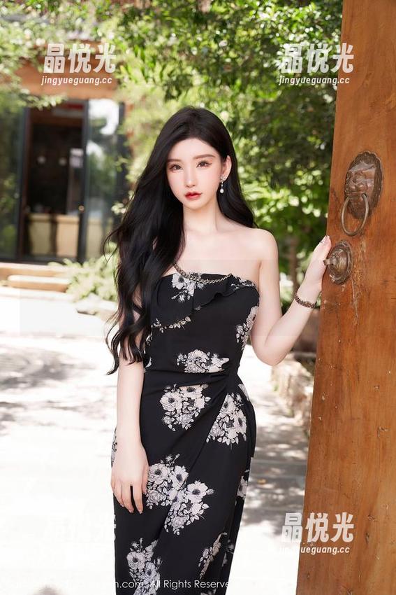 秀人网-Jennifer小若 秀人网 - Jennifer小若的白裙,免费图包?我是不是在做梦?
