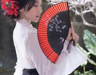 秀人网 – 图册背后的乔漫妮mina：护士身份下的放松与开怀！