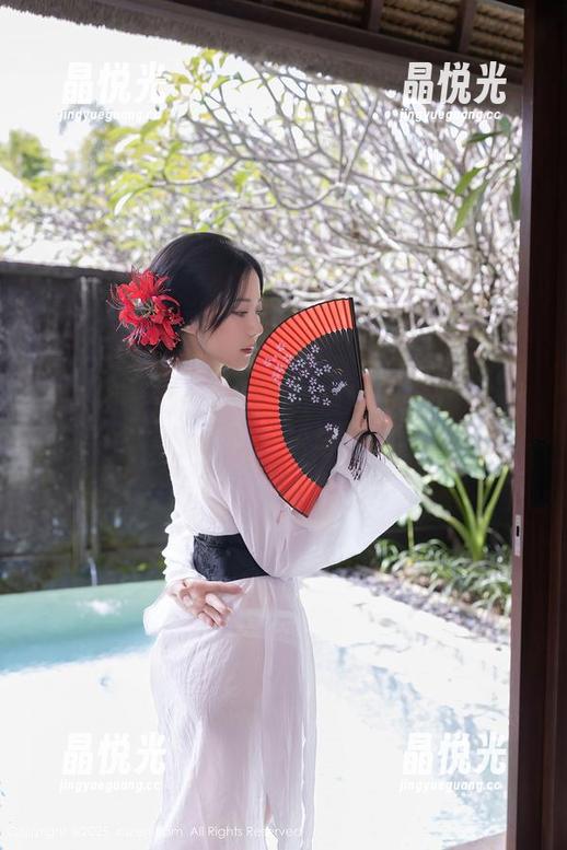 秀人网 - 图册背后的乔漫妮mina：护士身份下的放松与开怀！