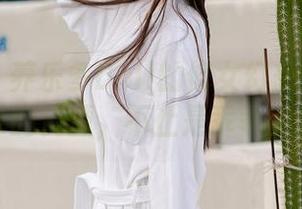 秀人网 – 养乐多Doll的修女幻想：那些美图记录的资源，不止是乖乖的样子。