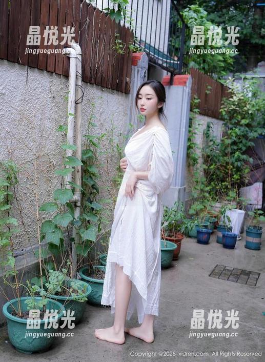 秀人网 - 奈奈子的旗袍秀：更新！你绝对想不到的翩翩风采！