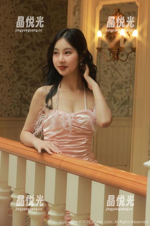 秀人网 - 梦娜Vanessa带来的美脚图集：穿错鞋也能红呀，你只要腿好看！