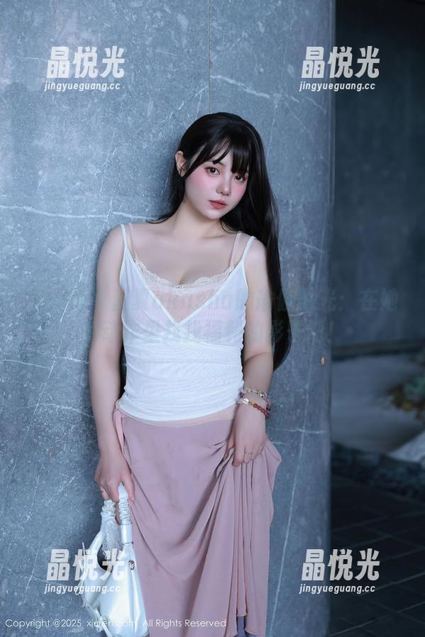 秀人网-蓝夏akasha 秀人网 - 蓝夏akasha的瑜伽时光:在她的动作里找找福利的影子吧!