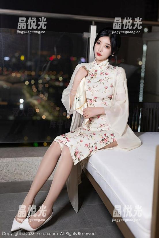 秀人网-金幼汐Vivian 秀人网 - 校服照见金幼汐Vivian:从图库中偷来的一小瞬