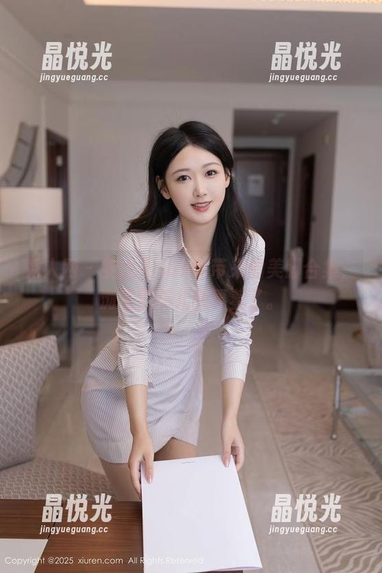 秀人网 - 雯大王susie带来的美脚合集，浏览到花儿都要羞了。