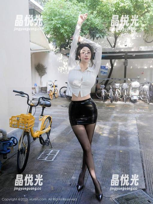 秀人网 - 风景尤美的私藏内衣精选，她才不在意你的眼光。