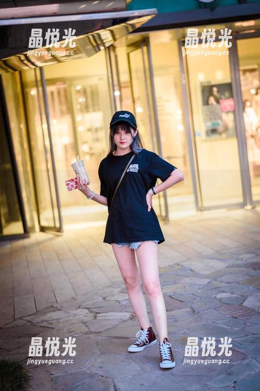 图库更新了，秋楚楚不秃头换上校服，哦天哪，这画风让人想多了