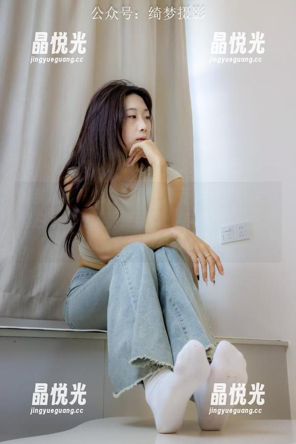 绮梦摄影 - 纯白写真：蔡蔡告诉你，原来穿白色是为了显得优雅，结果我只看到了乳白色的衬衫。