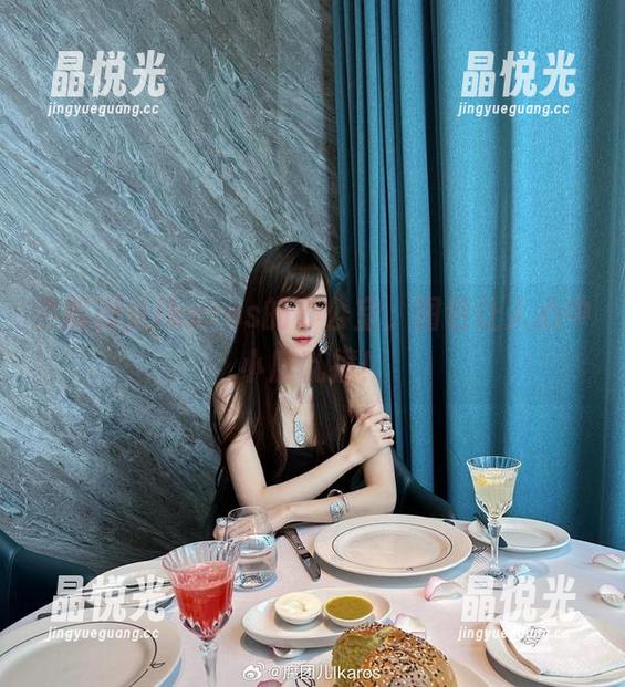 在腐团儿Ikaros的办公室，图包让人心中小鹿乱撞！
