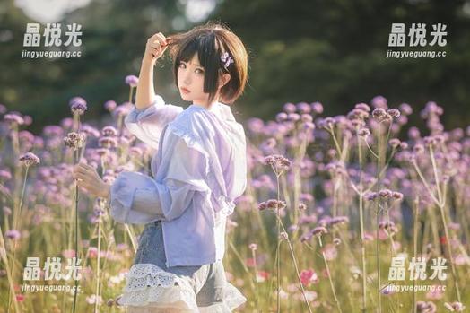 花柒Hana拍的少女写真，精选得当，却不乏那份顽皮的青涩。