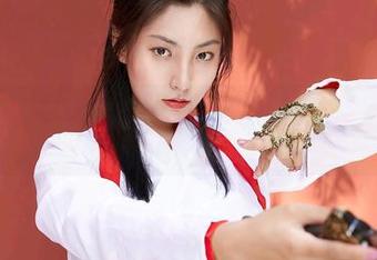 蜜桃社 – Cris_卓娅祺的红裙与私房图包，青春是什么颜色，她说是红！