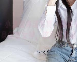袜啵啵 – 小沫的高清写真：做秘书的同时顺便变身创意女神，这职场多姿多彩。