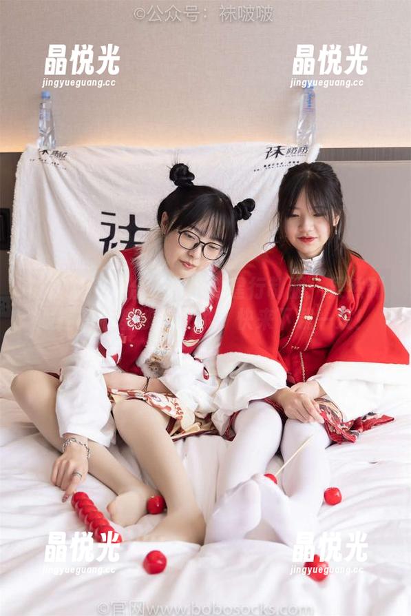 袜啵啵-稚予 袜啵啵 - 集合了稚予的建行制服:果然制服控的心都被俘获了,快来下载一发!