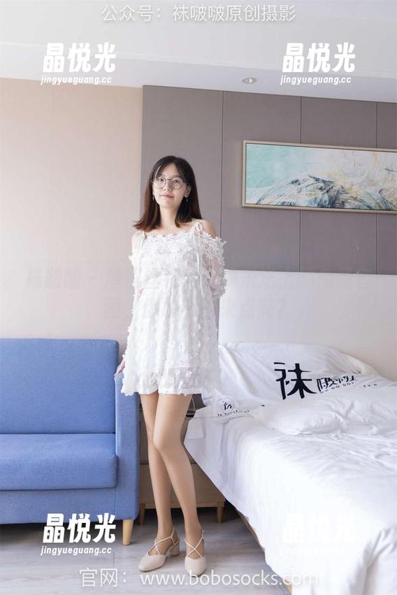 袜啵啵 - 厚黑丝花絮：糯米送上的免费套图，你敢不敢来点亮？