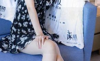 袜啵啵 – 芝士的裸足，全集不仅有原图，还有种难以言喻的轻松感，让我不想转开了。