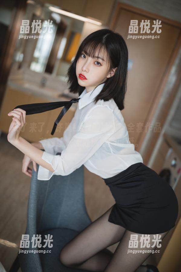来了来了，许岚LAN的冰淇淋全套作品，有种让人无处逃避的可爱。
