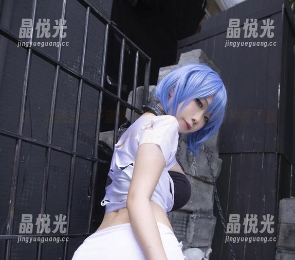 哇，这张里贞子蜜桃穿的大凤旗袍，有种看了就不会忘的魔力，真奇妙。