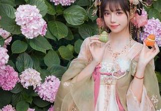 紧张！！贰加六的厨娘写真集中，她究竟是煮菜还是在给姿势评分？