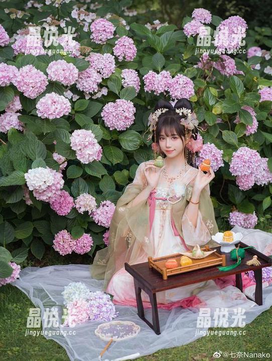 紧张！！贰加六的厨娘写真集中，她究竟是煮菜还是在给姿势评分？