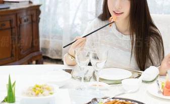 魅妍社 – 夏倪可ella的旗袍全套，仿佛走在古老街道上那个穿黑裙子的冷女生旁。