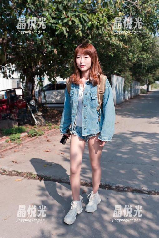 魔镜街拍 - 当午后邂逅灰裙，婷婷的全套图集勾勒出一场轻松的OL秀！
