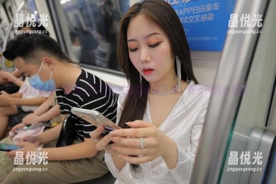 魔镜街拍-曼曼 魔镜街拍 - 网盘上曼曼的校服照等你下载,变身校园小偶像!