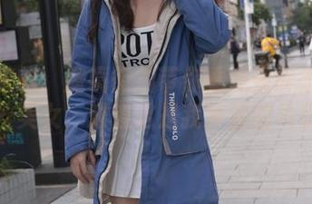 壁纸来的：魔镜街拍带你看深夜醉态里的肉丝美女，难道这是我梦到的片段？
