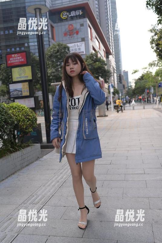 壁纸来的：魔镜街拍带你看深夜醉态里的肉丝美女，难道这是我梦到的片段？