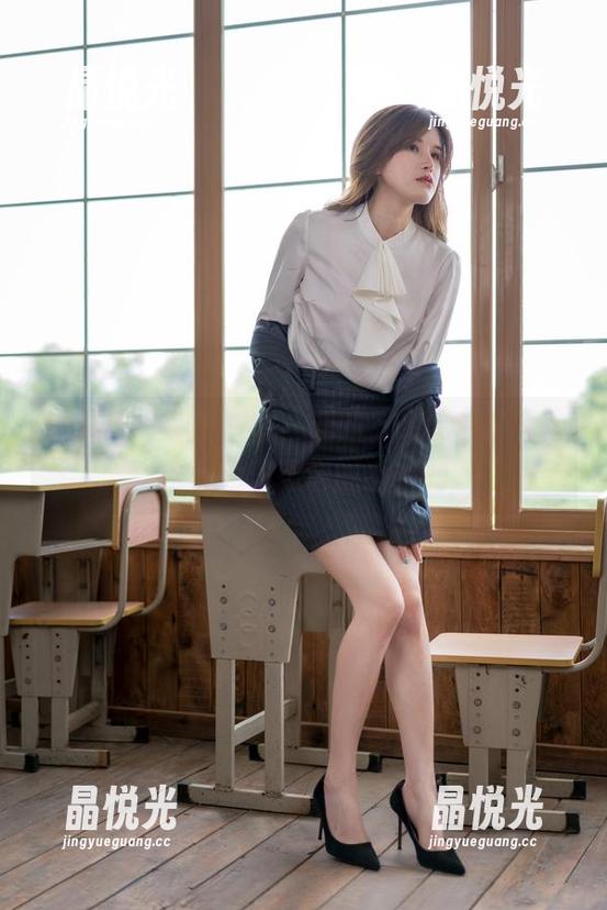 最新作品直击心底，鹿八岁baby双马尾少女的倔强也挺诱人的
