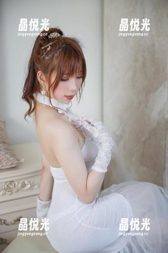 看鹿野希在体操服里，那身形，图片无法传达的尴尬！