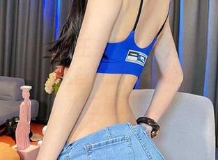 微密圈 – 圣诞女王来了！黎允熙的套图更新，偶尔觉得这些礼服能不能少一点红白，太应景了呀。